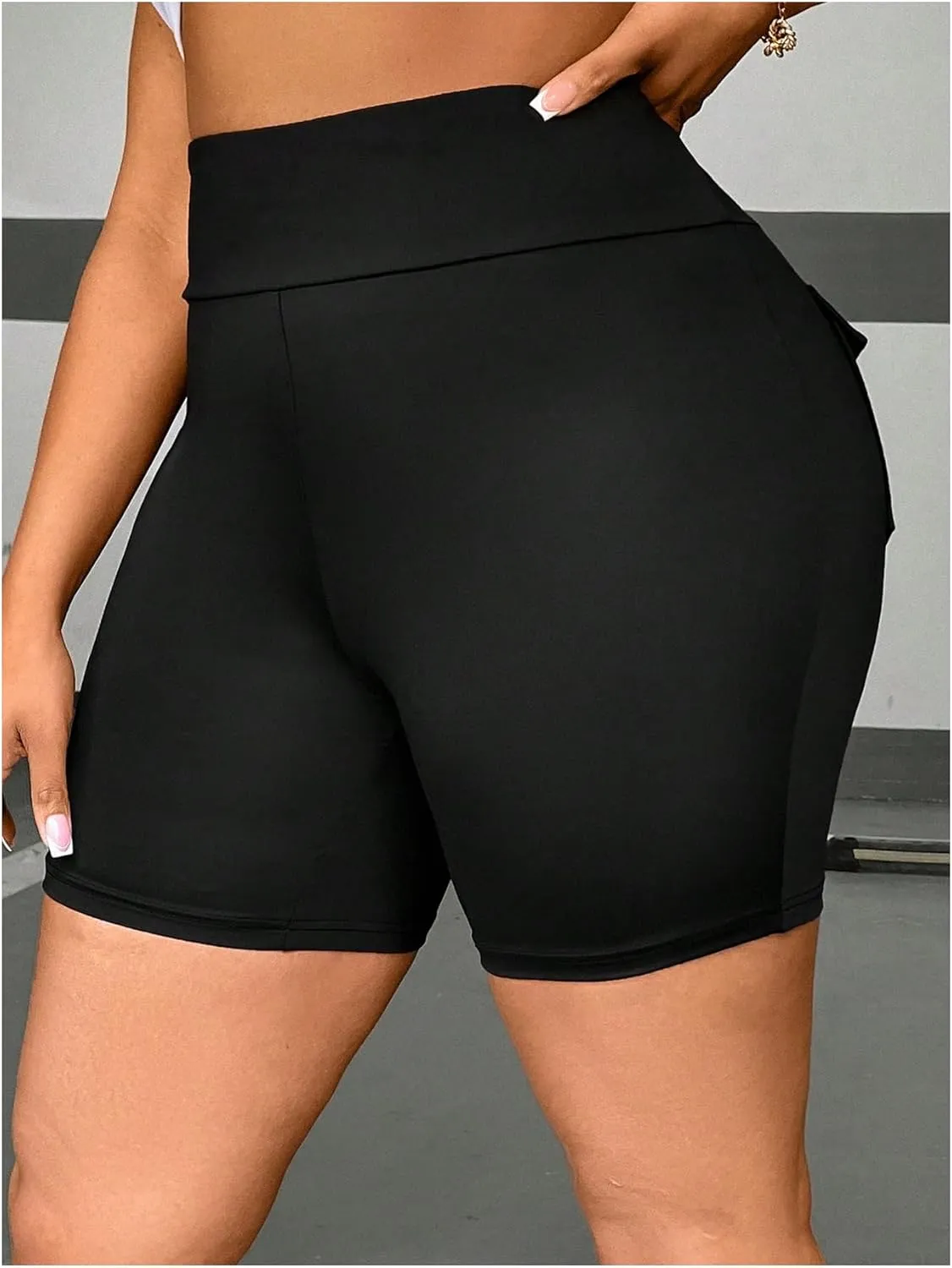 Floerns Women's Plus Size Solid High Waisted Skinny Legging Flap Pockets Workout Shorts