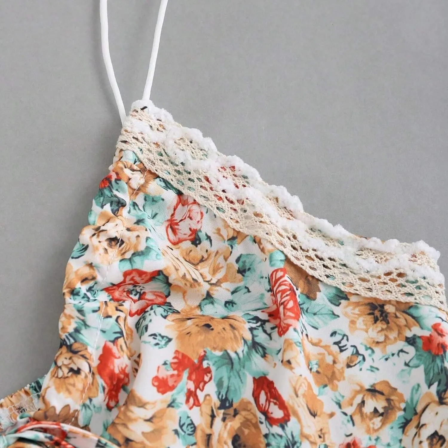 Women Y2K Coquette Floral Print Tie Front Crop Cami Top Spaghetti Strap V Neck Slim Fit Ruffle Hem Cropped Tank