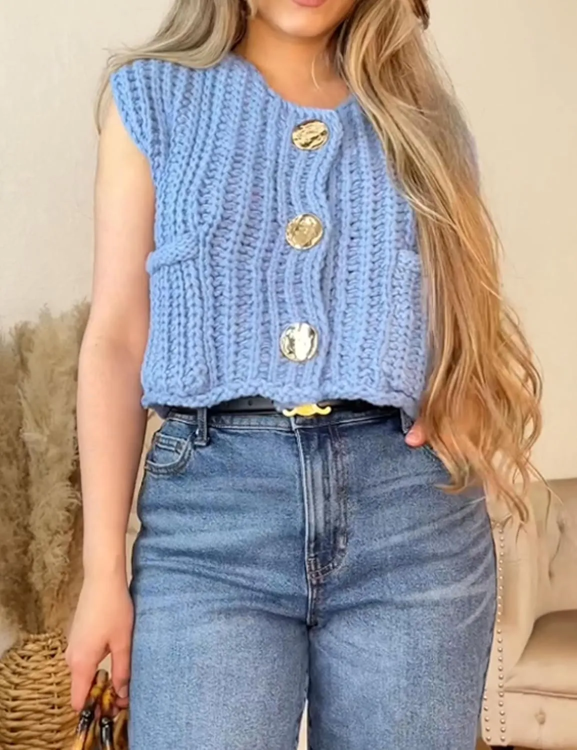 Women's Chunky Cropped Sweater Vest Sleeveless Button Down Trendy Cardigan Knit Crop Tops with Pockets