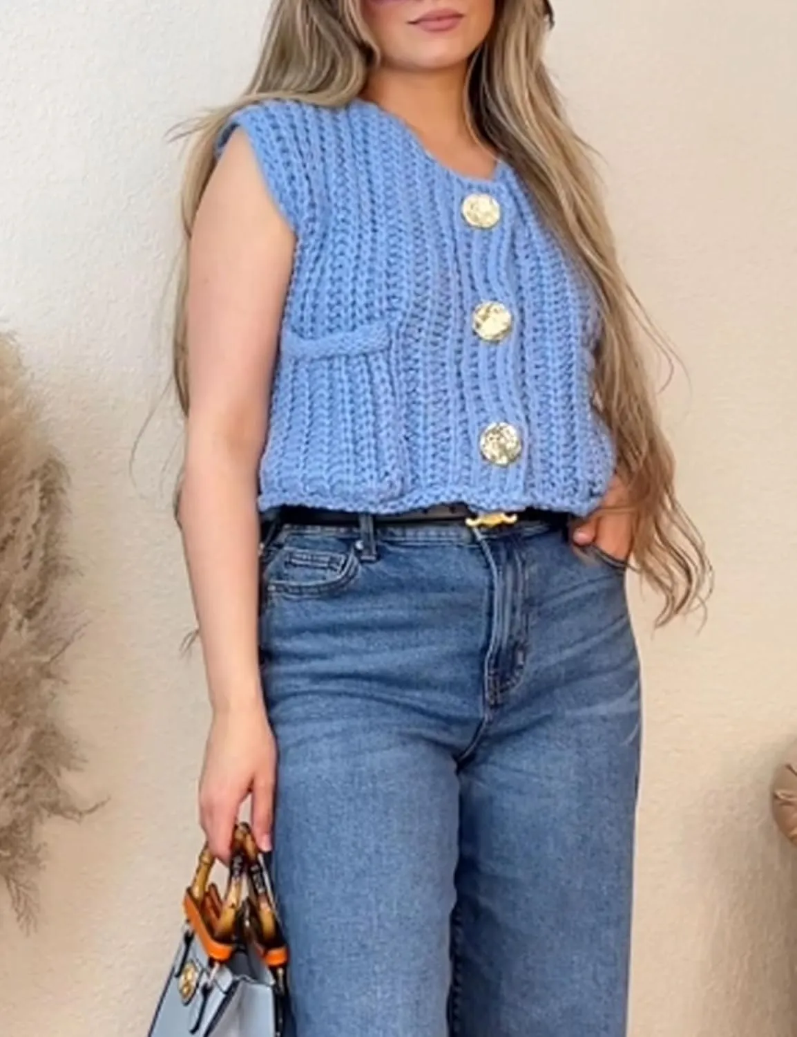 Women's Chunky Cropped Sweater Vest Sleeveless Button Down Trendy Cardigan Knit Crop Tops with Pockets